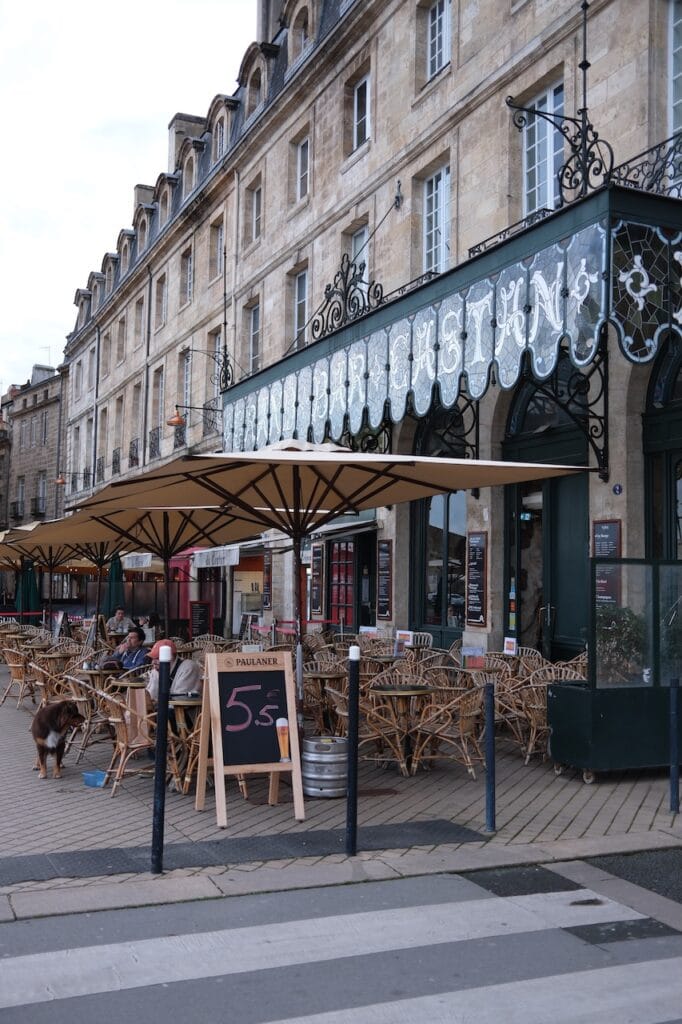A street cafe and stone building in Bordeaux.
